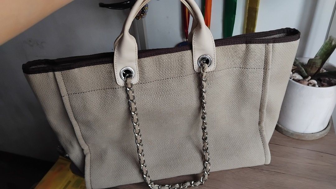 Chanel Rue Cambon (Category: Shoulder Bags) located in Manila. Submitted by bercasiojf28853 (Listing ID 1462036278, Image 2). Description: self authentication as this was given as a gift.
