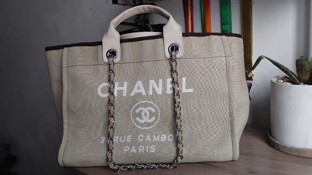 Chanel Rue Cambon (Category: Shoulder Bags) located in Manila. Submitted by bercasiojf28853 (Listing ID 1462036278, Image 1). Description: self authentication as this was given as a gift.