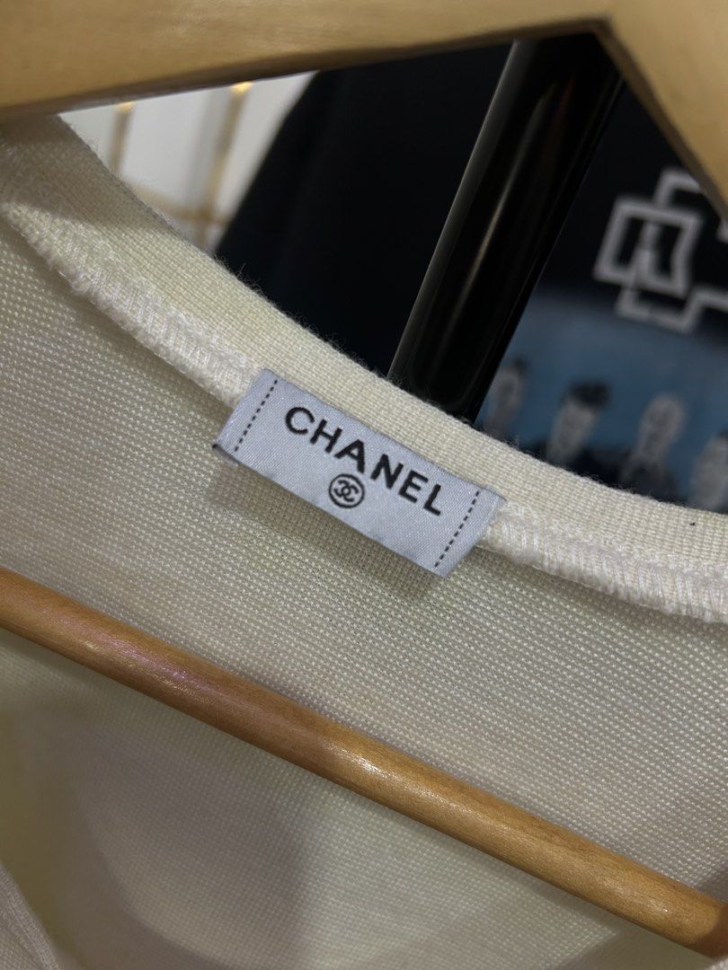 Chanel Wool vest (Category: Luxury Apparel) located in Manila. Submitted by cachegoodsuncovers (Listing ID 1462108800, Image 2). Description: Chanel wool vest Excellent condition Color rate:9.5/10 Issue:none Size:M .