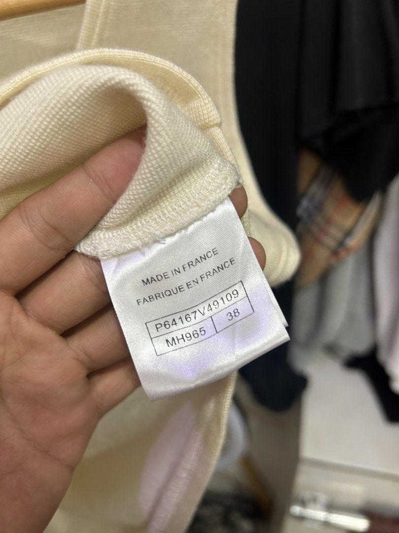 Chanel Wool vest (Category: Luxury Apparel) located in Manila. Submitted by cachegoodsuncovers (Listing ID 1462108800, Image 3). Description: Chanel wool vest Excellent condition Color rate:9.5/10 Issue:none Size:M .