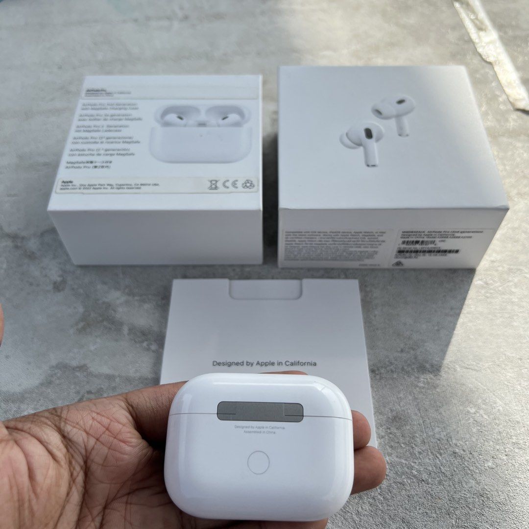 Charging Case Airpods Pro 2 Original (Lightning) (Category: Earphones) located in Cebu City. Submitted by luckyyfindss (Listing ID 1462116920, Image 2). Description: Charging Case Airpods Pro 2 Original (Lightning) I offer replacements to those missing or lost either left, right, and charging case Airpods this is the best for you 💯 - Still in great condition no issues - With original box and manuals - A2700 Model Number - All features are workin