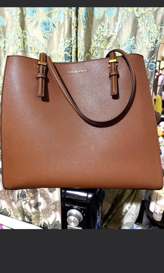 Charles & Keith Sansa Tote Bag - Chocolate (Category: Tote Bags) located in Quezon City. Submitted by miratrishxeanelle (Listing ID 1462192354, Image 3). Description: - Brand: Charles & Keith - Model: Sansa Tote Bag - Color: Chocolate Brown - Features: Spacious interior, zippered compartments, gold hardware details - Ideal for: Work, everyday use.