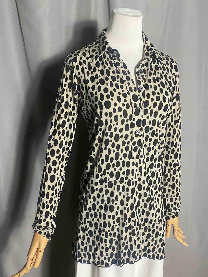 Chic Long-Sleeve Spot Print Tunic Blouse (Category: Longsleeves) located in Las Pinas. Submitted by ipickyou (Listing ID 1462186708, Image 2). Description: Unwashed Condition: 10/10 𝗠𝗲𝗮𝘀𝘂𝗿𝗲𝗺𝗲𝗻𝘁𝘀 𝘄𝗵𝗲𝗻 𝗹𝗮𝗶𝗱 𝗳𝗹𝗮𝘁: -Shoulder to shoulder: 15” -Armpit to armpit: 17” -Length: 28” .