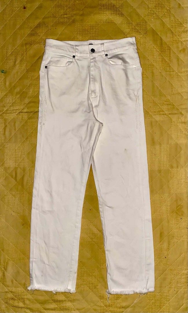 CHRISTIAN DIOR (Category: Jeans) located in Lucena. Submitted by southdeals4301 (Listing ID 1462042305, Image 2). Description: CHRISTIAN DIOR CUFFED HEM ACCENTED CHRISTIAN DIOR J ADIOR DENIM JEANS SIZE 40 ACTUAL MEASUREMENTS WAIST 30 - 32 LENGTH 40 HEM 8 EXCELLENT CONDITION.