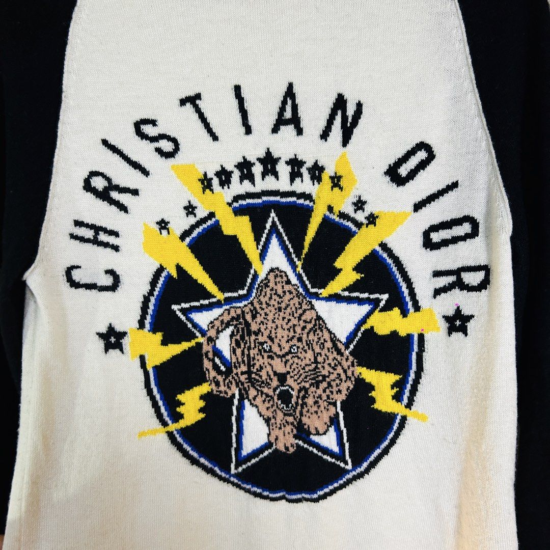 Christian dior knit (Category: Luxury Apparel) located in Baguio. Submitted by kckc_luxury (Listing ID 1462201249, Image 3). Description: 🌸 TINY PINK SPOTS ARE LENS DAMAGE, NOT CLOTH STAINS ————————— ❗️KINDLY READ BEFORE MAKING AN OFFER❗️ LISTING DETAILS size:M width x length (inches):21x26 condition: agood condition --- MOP: Gcash / BPI MOD: J&T / JRS LOCATION: Baguio City --- NOTE: • Manage your expectations • Photos did not go under any edit 