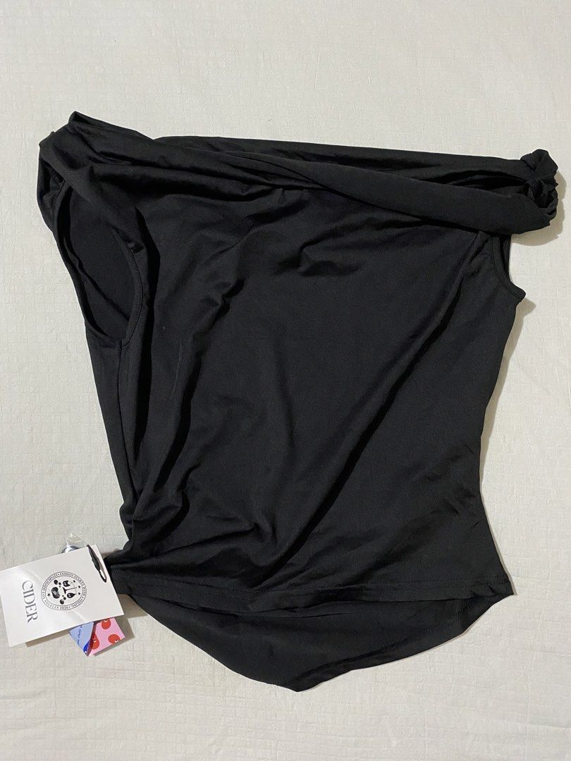 CIDER Black One Shoulder Ruched Top (Category: Blouses) located in Quezon City. Submitted by getitrightaway.ph (Listing ID 1462175125, Image 3). Description: - Brand: Cider - Color: Black - Style: One-shoulder top - Features: Ruched side detail, sleeveless - Fabric: Stretchy and comfortable - Versatile: Perfect with jeans or skirts, dress up or down.