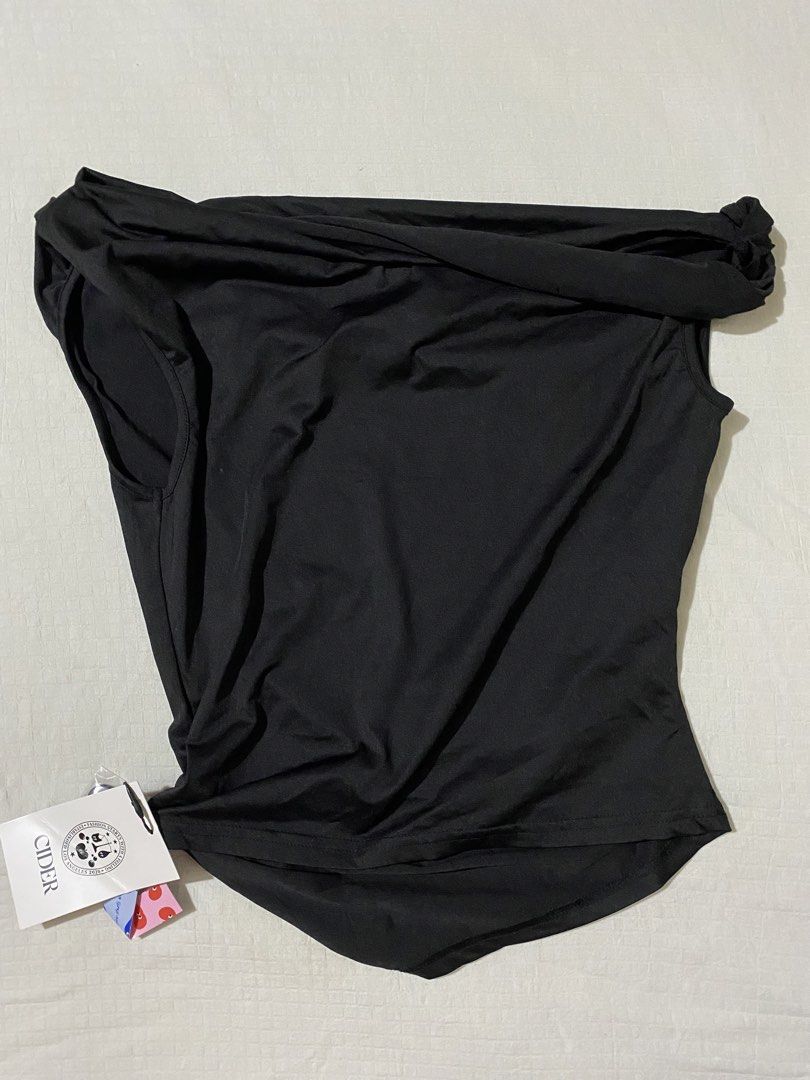 CIDER Black One Shoulder Ruched Top (Category: Blouses) located in Quezon City. Submitted by getitrightaway.ph (Listing ID 1462175125, Image 2). Description: - Brand: Cider - Color: Black - Style: One-shoulder top - Features: Ruched side detail, sleeveless - Fabric: Stretchy and comfortable - Versatile: Perfect with jeans or skirts, dress up or down.