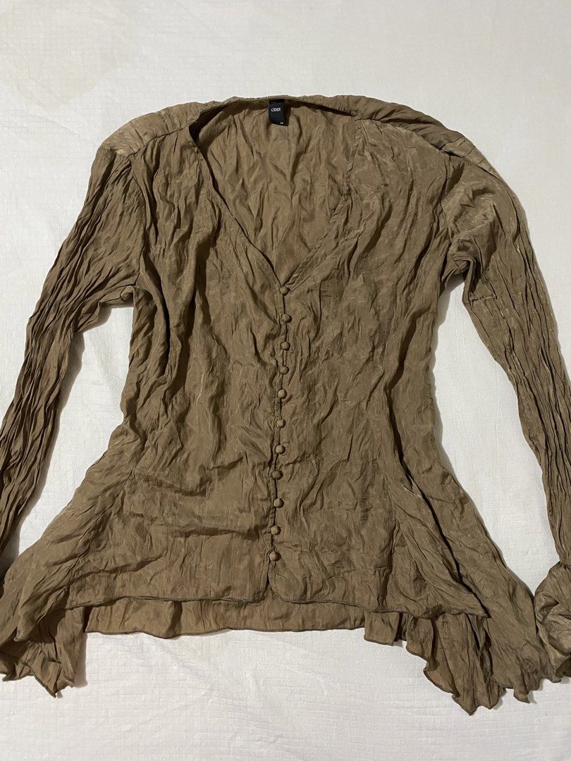 CIDER Brown Crinkle Long Sleeve Button Up Blouse (Category: Blouses) located in Quezon City. Submitted by getitrightaway.ph (Listing ID 1462175630, Image 2). Description: - Brand: CIDER - Color: Brown - Style: Long sleeve blouse - Fabric: Crinkle, lightweight - Neckline: V-neck - Closure: Button-up front - Hem: Asymmetrical with ruffled details - Size: M.