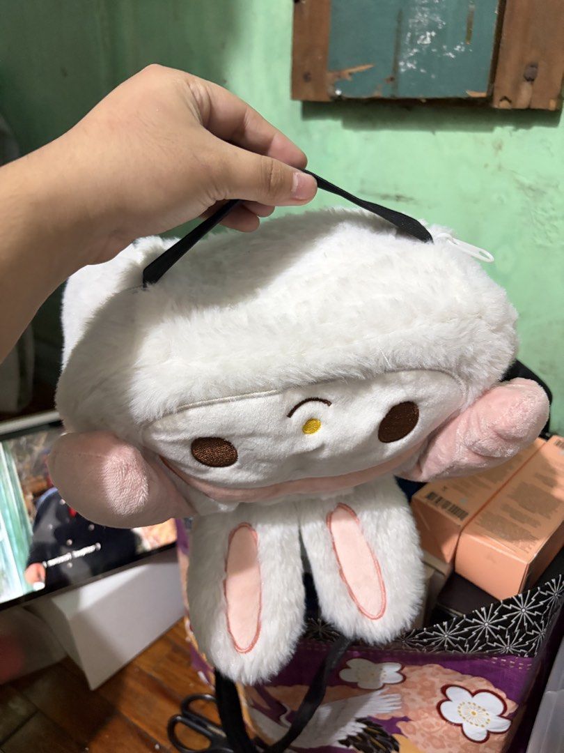 Cinammoroll Makeup Bag or Kid’s Bag (Category: Purses & Pouches) located in Quezon City. Submitted by berrystrawng (Listing ID 1462076082, Image 2). Description: .