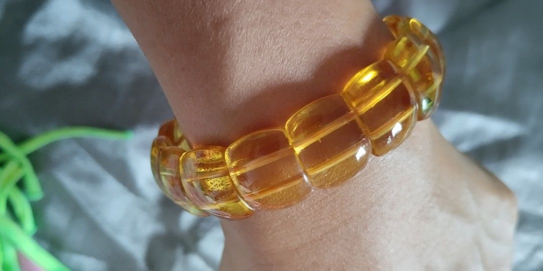 Citrine crystal/ gems bracelet (Category: Luxury Accessories) located in Manila. Submitted by ztylish2018 (Listing ID 1462111820, Image 3). Description: Should be worn on the left wrist to receive abundance, energy, and inner clarity, or on the right wrist to project confidence and manifest outward goal Location : Makati Payment: Gcash.