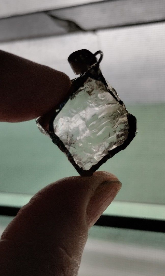 Clear quartz gem/ crystal pendant (Category: Luxury Accessories) located in Manila. Submitted by ztylish2018 (Listing ID 1462113542, Image 3). Description: A clear quartz pendant symbolizes clarity, purity, and the amplification of energy and intention. Clear quartz is a master healer crystals location: Makati Payment Gcash.