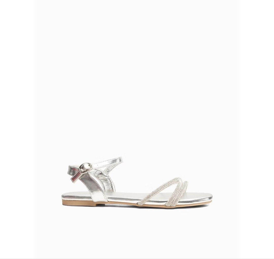 CLN silver flat sandal strapped sandal (Category: Sandals) located in Anda. Submitted by disaccharide (Listing ID 1462055660, Image 3). Description: once used - attended wedding best fit size 7 women.