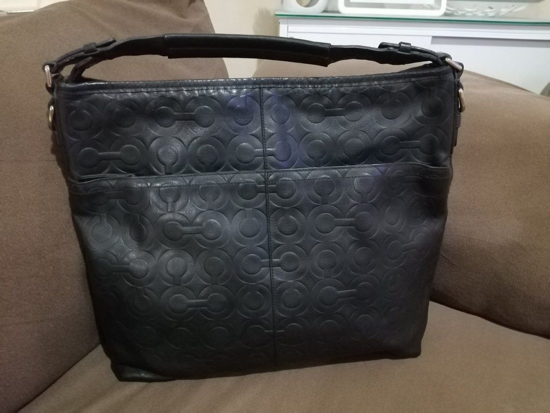 COACH authentic hobo monogram giant bag (Category: Shoulder Bags) located in Manila. Submitted by momsluxes (Listing ID 1462071294, Image 1). Description: • authentic • preowned • no refund,no return, no exchange • please manage your expectations and please evaluate posted photos before buying....