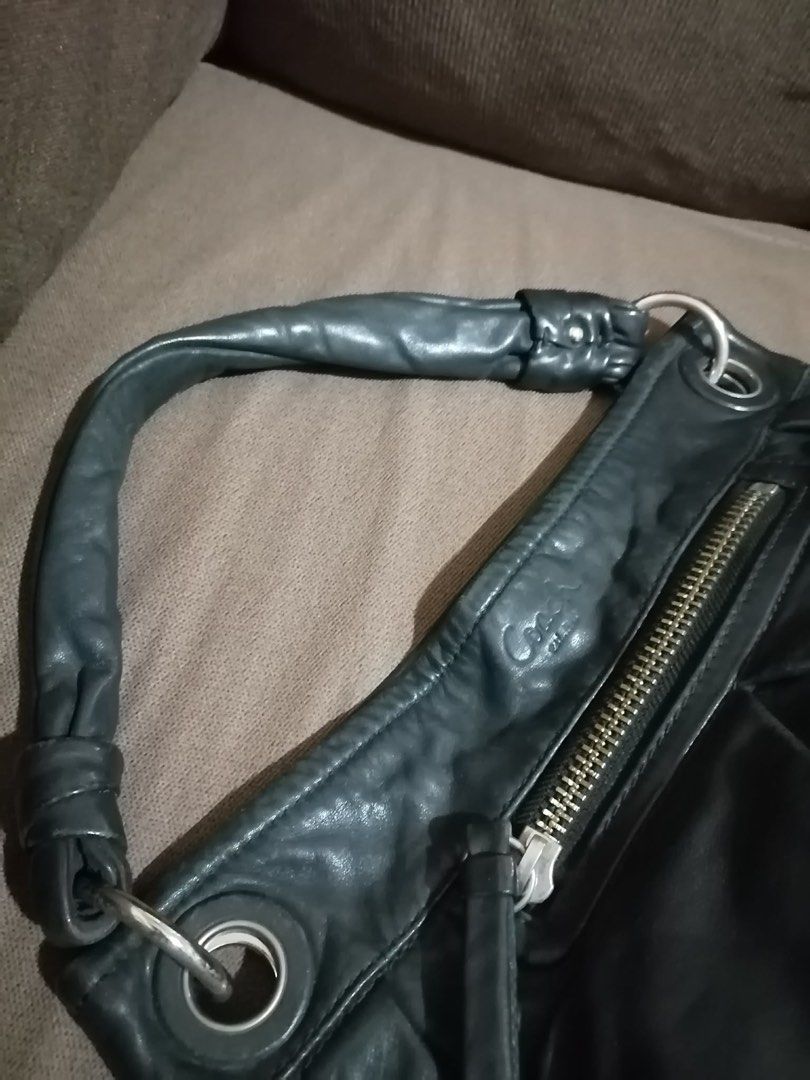 COACH authentic hobo xl bag (Category: Shoulder Bags) located in Manila. Submitted by momsluxes (Listing ID 1462073287, Image 3). Description: • authentic • preowned • no refund,no return, no exchange • please manage your expectations and please evaluate posted photos before buying....