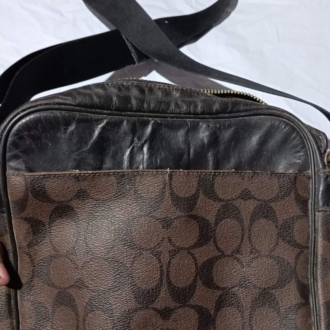 Coach Bag (Category: Luxury Bags & Wallets) located in Manila. Submitted by daphnefinds (Listing ID 1462236706, Image 3). Description: - Authentic Coach bag - Serial Number: D1721-F64700 - Features the Coach storypatch as a mark of authenticity and quality.
