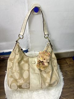 (Category: ) located in . Submitted by dilfluvrsbags (Listing ID 1462210620, Image 1). Description: .