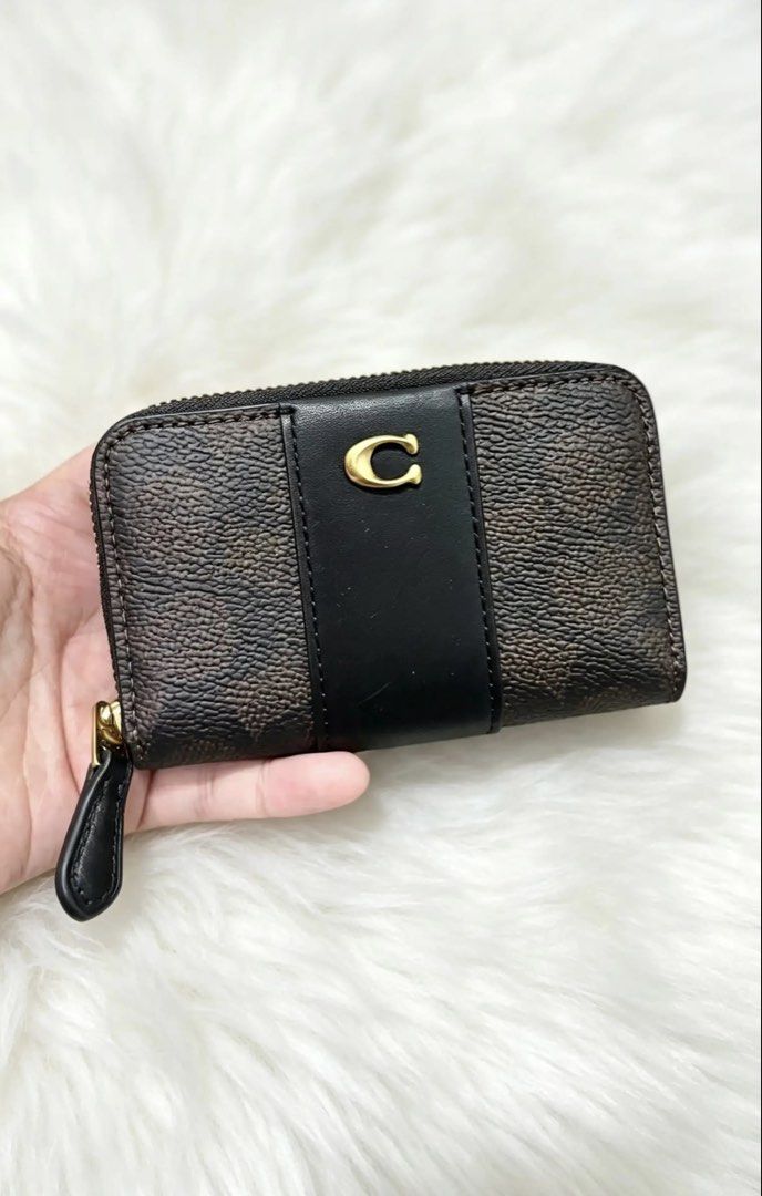 Coach Cardholder Wallet (Category: Wallets & Card holders) located in Rizal. Submitted by conielau (Listing ID 1462253461, Image 1). Description: 💯 original.