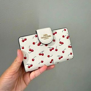 (Category: ) located in . Submitted by trend_boutique (Listing ID 1462175368, Image 1). Description: .