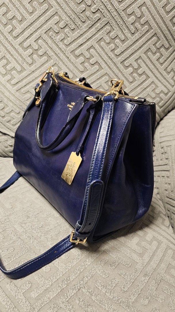 Coach Crosby Carryall (Category: Luxury Bags & Wallets) located in Quezon City. Submitted by jollythrift (Listing ID 1462187952, Image 2). Description: Subtle colorblocking lends sophisticated polish to an update of the spacious Crosby Carryall. This work-to-weekend favorite is finished with bound leather edges, a detachable leather strap and petite Coach turnlocks securing its two zippered compartments. Features Inside zip, cell phone and multif