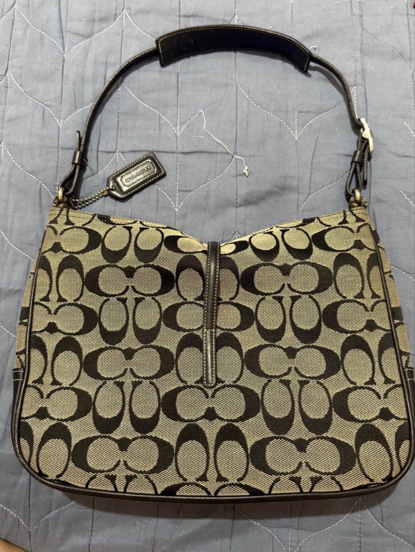 Coach Hampton Clip Tote in Black (Category: Shoulder Bags) located in Manila. Submitted by diazangeli91556 (Listing ID 1462237318, Image 3). Description: Coach Hampton Clip Tote in Black With inclusion: Care Card Hardware: Silver Guaranteed Original Good Conditin With minor scratches Lalamove or Meet up around Cubao .