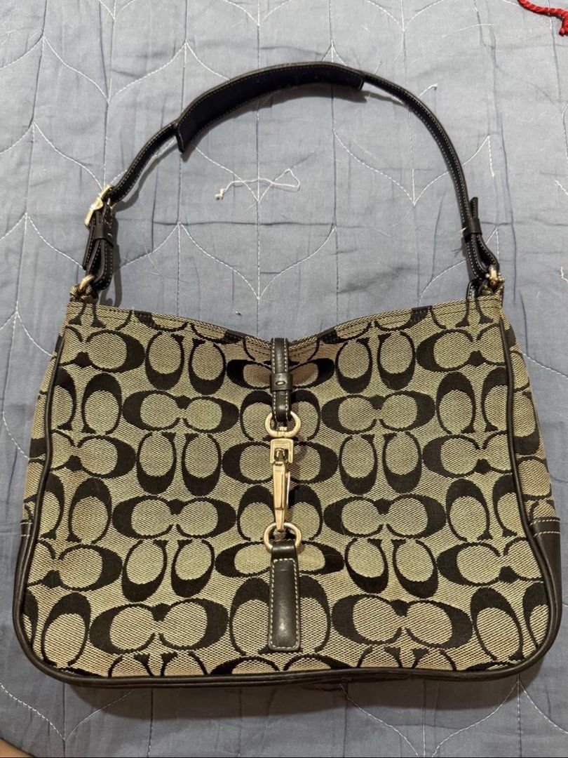 Coach Hampton Clip Tote in Black (Category: Shoulder Bags) located in Manila. Submitted by diazangeli91556 (Listing ID 1462237318, Image 2). Description: Coach Hampton Clip Tote in Black With inclusion: Care Card Hardware: Silver Guaranteed Original Good Conditin With minor scratches Lalamove or Meet up around Cubao .