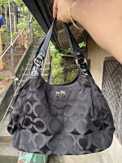 (Category: ) located in . Submitted by jhon32closetfinds (Listing ID 1462072341, Image 1). Description: .