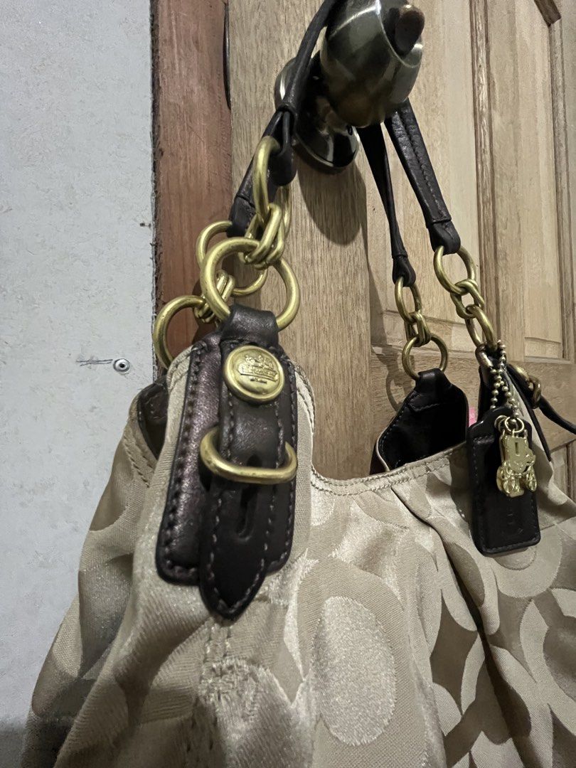Coach Maggie Madison Bag (Category: Luxury Bags & Wallets) located in Vintar. Submitted by layla.ly (Listing ID 1462092380, Image 3). Description: - Authentic Coach monogram shoulder bag - Minor rubs on the bottom part and faded metal hardware .
