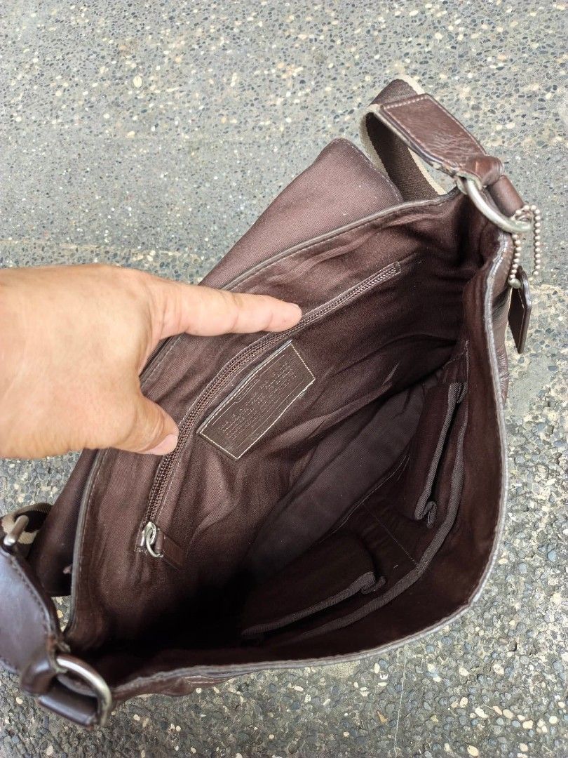Coach Messenger (Category: Sling Bags) located in Bacolod City. Submitted by johnthrift (Listing ID 1462049181, Image 2). Description: Coach Messenger Bag Authentic Im Brown in very good condition Dm me if youre interested.