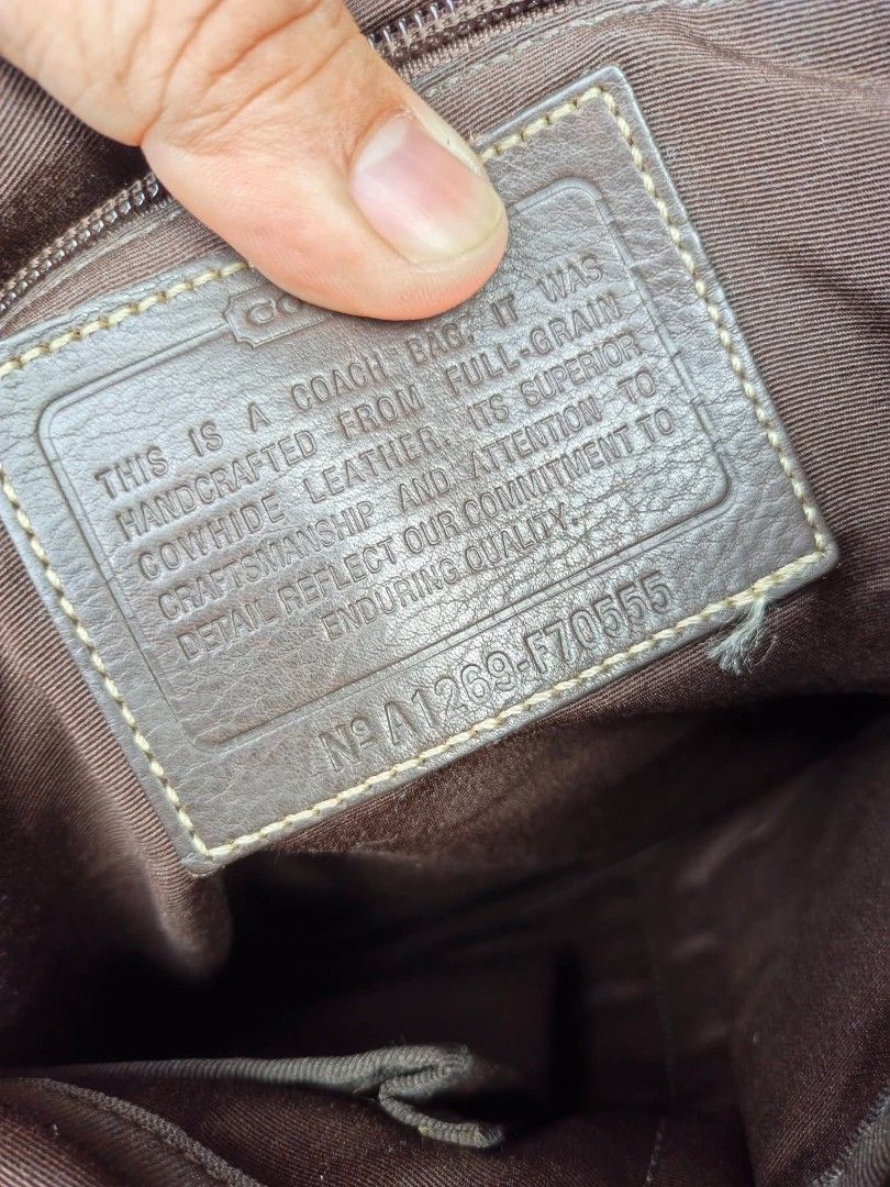 Coach Messenger (Category: Sling Bags) located in Bacolod City. Submitted by johnthrift (Listing ID 1462049181, Image 3). Description: Coach Messenger Bag Authentic Im Brown in very good condition Dm me if youre interested.