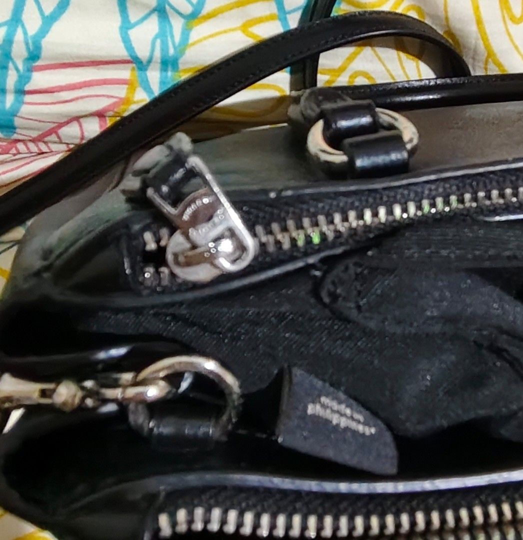 Coach mini Surrey floral blue black multi bag (Category: Shoulder Bags) located in Pasig City. Submitted by serrancr (Listing ID 1462170515, Image 2). Description: - Stylish black Coach satchel - Pretty blue floral print - Top handles for easy carrying - Detachable crossbody strap for versatility - Secure zipper closure - Interior lined with black fabric - Comes with original Coach hangtag - Proudly made in the Philippines - Ideal for everyday us
