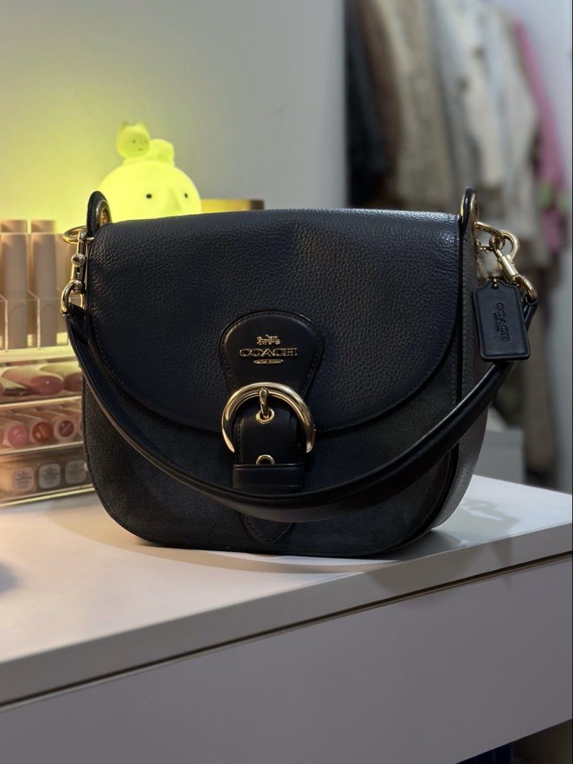 Coach Pebble Leather Shoulder Bag (Category: Luxury Bags & Wallets) located in Manila. Submitted by tinne15 (Listing ID 1462170742, Image 1). Description: - Brand: Coach - Material: Navy Blue pebbled leather - Hardware: Gold-tone - Compartments: Main zip compartment, interior pockets - Strap: Adjustable shoulder strap - Features: Coach hangtag - Ideal for: Everyday use.