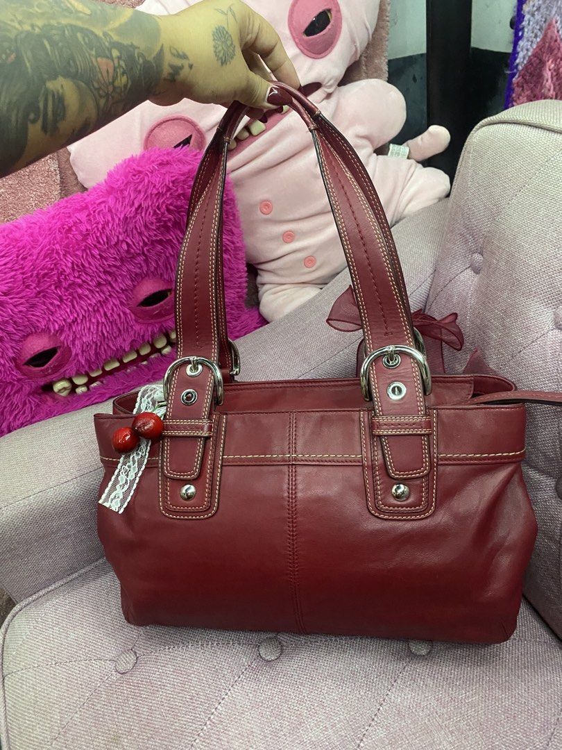 Coach pleated soho (RED) 🍒 (Category: Luxury Bags & Wallets) located in Calauan. Submitted by _ramona (Listing ID 1462090505, Image 3). Description: Rubber lining intact minimal hairline scratches hardware makinis pa minimal kurot sa body almost unnoticeable watermarks sa ilalim applied leather cpr few times SEE LAST 2 SLIDES FOR REFERENCE CURRENT MARKET VALUE NOWWW can dm me on 💙 app for more detailed photos charms not included hangtag present