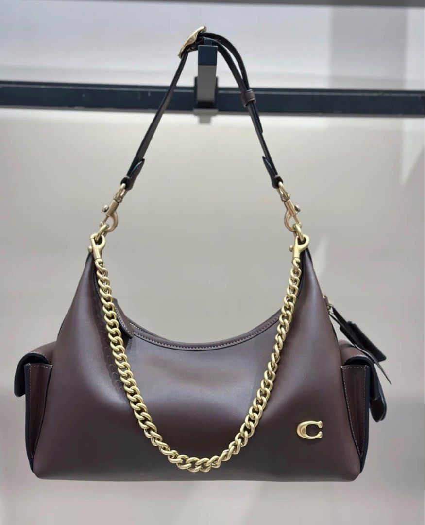 Coach Pocket Juliet 30 (Category: Shoulder Bags) located in Binan City. Submitted by pinkykeenshop (Listing ID 1462160864, Image 1). Description: .