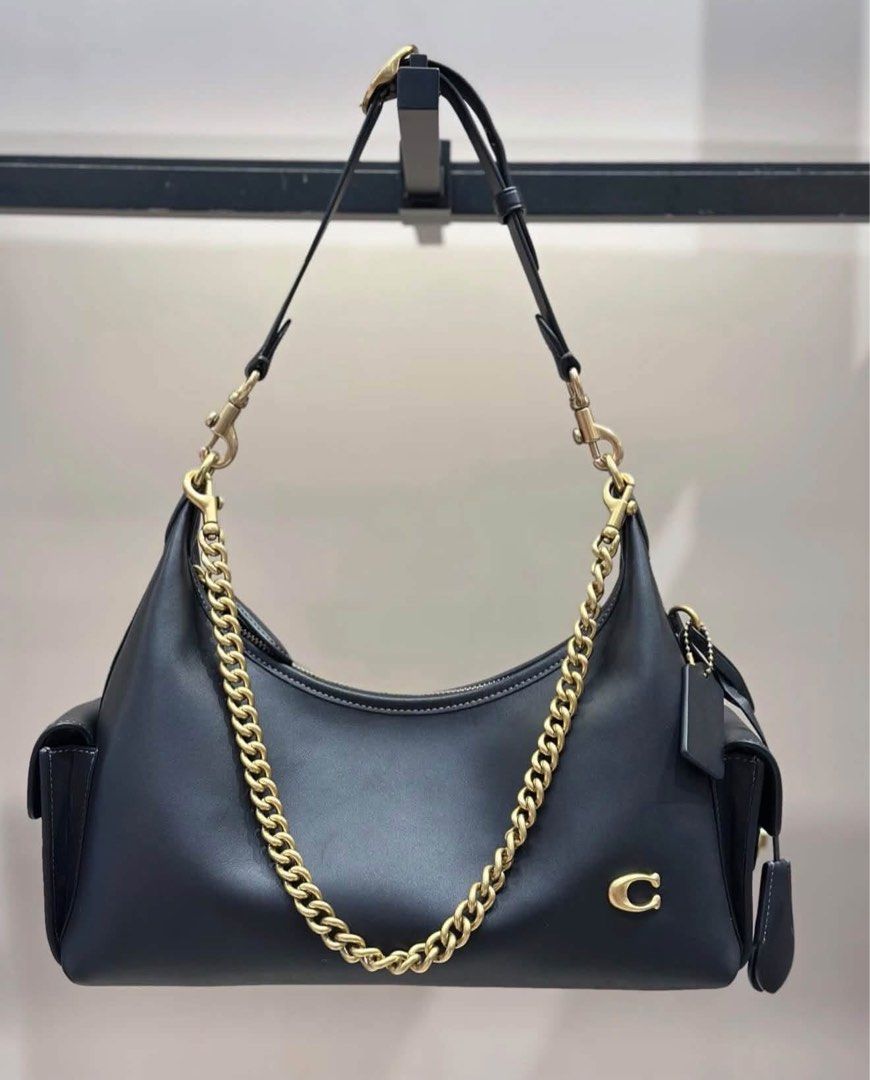 Coach Pocket Juliet 30 (Category: Shoulder Bags) located in Binan City. Submitted by pinkykeenshop (Listing ID 1462161204, Image 1). Description: .