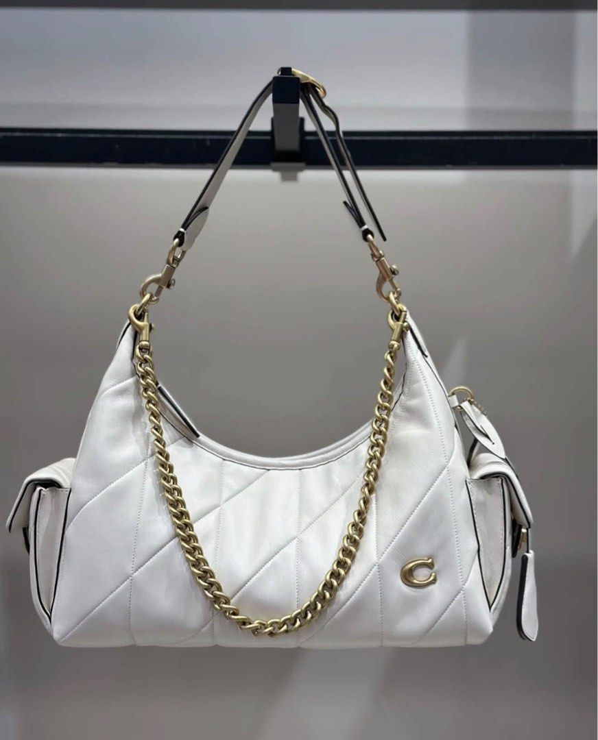 Coach Pocket Juliet 30 (Category: Shoulder Bags) located in Binan City. Submitted by pinkykeenshop (Listing ID 1462161553, Image 1). Description: .