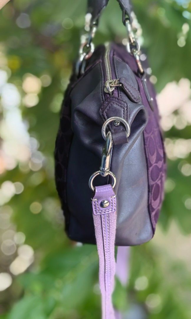 Coach Purple 2way (Category: Shoulder Bags) located in Bacolod City. Submitted by darriebags88 (Listing ID 1462084225, Image 2). Description: main issue: Provided strap pero coach p din ang strap semi large authentic.
