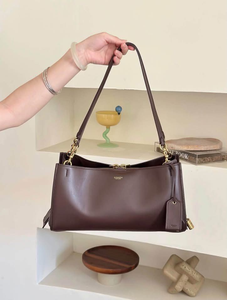 Coach Rogue 34 (Category: Shoulder Bags) located in Binan City. Submitted by pinkykeenshop (Listing ID 1462159967, Image 1). Description: .