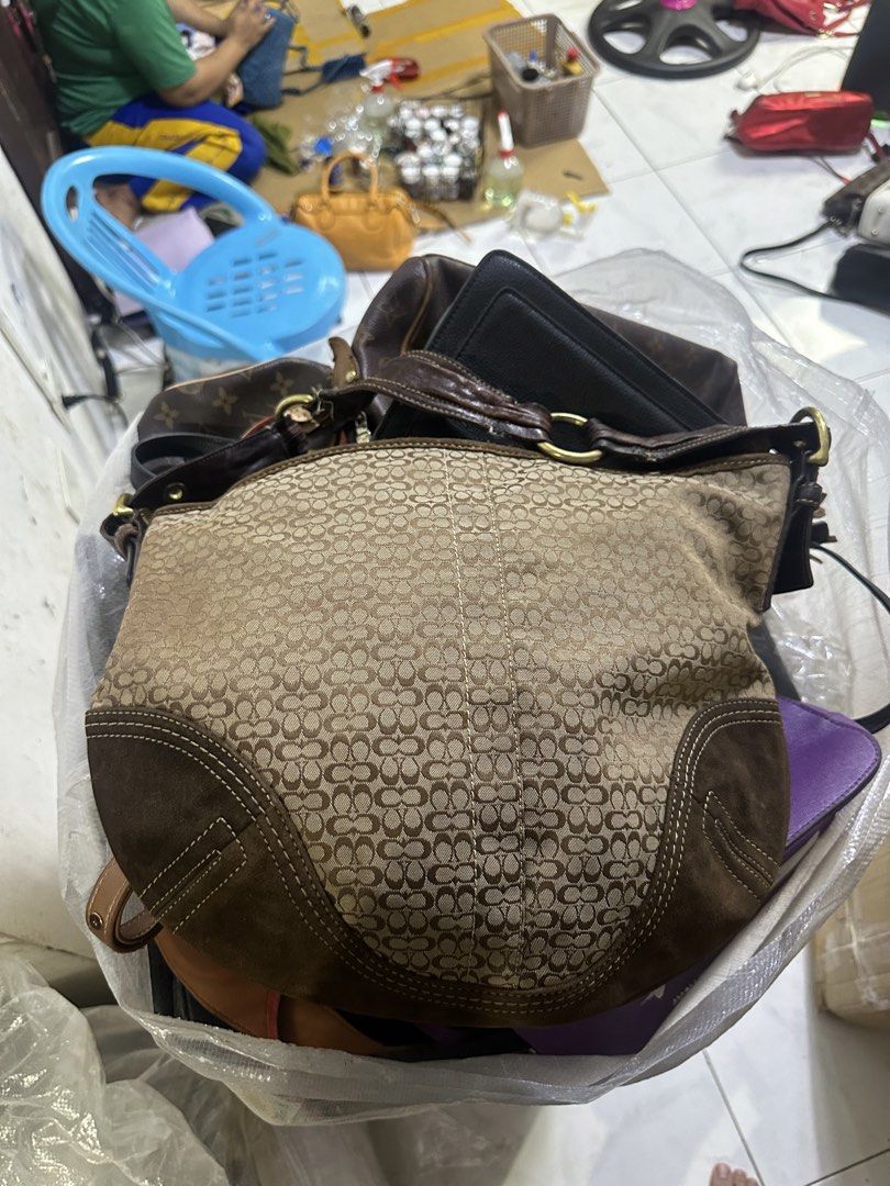 Coach soho kili bag brown suade (Category: Shoulder Bags) located in Cavite. Submitted by jobertangk52652 (Listing ID 1462127635, Image 2). Description: .