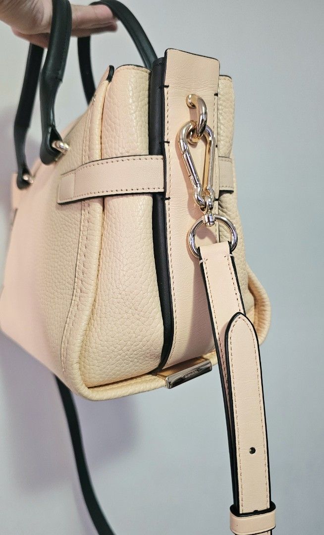 Coach Swagger 35 Leather Handbag (Category: Luxury Bags & Wallets) located in Quezon City. Submitted by prettyluvbags (Listing ID 1462083590, Image 2). Description: Coach Swagger 35 Colorblock in Apricot Multi a Retail item 100% original brand new no major flaws, very minimal storage flaws 6300+sf selling low from 10K due to storage flaw steal deal for a Coach Retail bag!.
