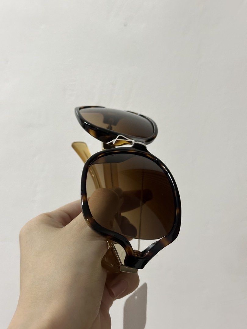 Coach Tortoiseshell Gradient Lens Sunglasses (Category: Sunglasses & Eyewear) located in Cavite. Submitted by aljennaaaa (Listing ID 1462219256, Image 3). Description: .
