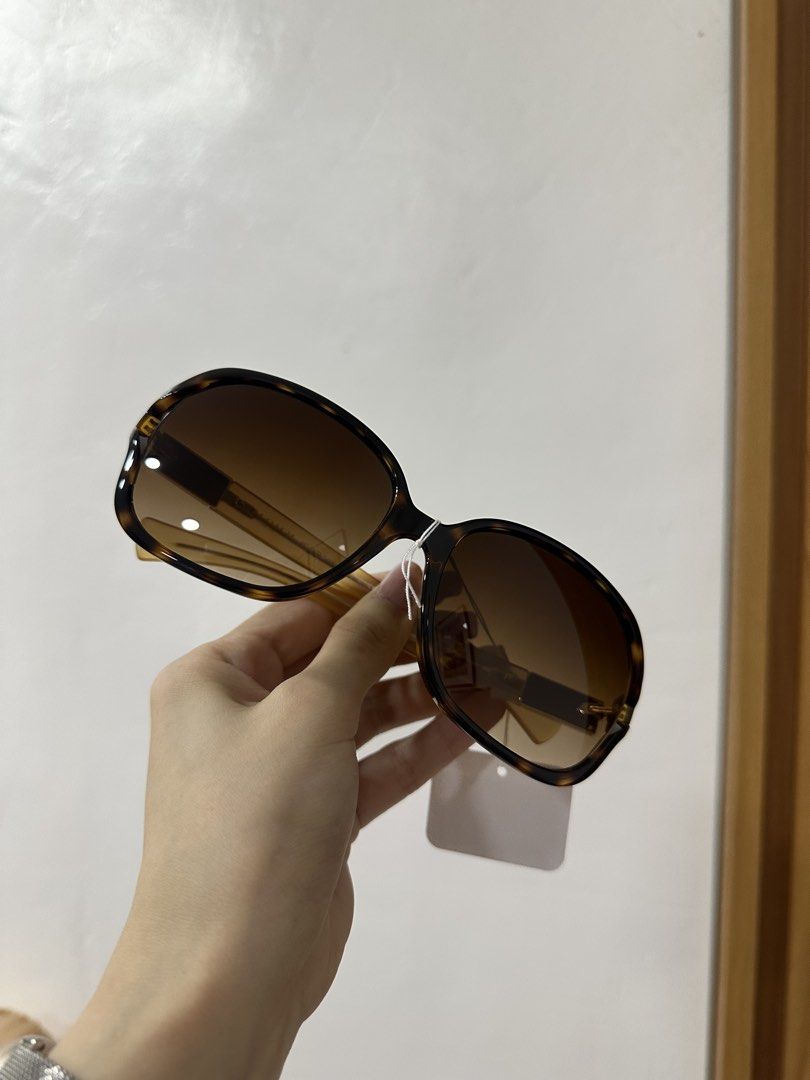Coach Tortoiseshell Gradient Lens Sunglasses (Category: Sunglasses & Eyewear) located in Cavite. Submitted by aljennaaaa (Listing ID 1462219256, Image 2). Description: .