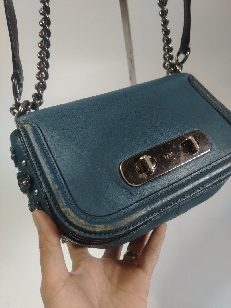 Coach vintage swagger shoulder bag (Category: Shoulder Bags) located in San Carlos. Submitted by fashiondesancarlos05 (Listing ID 1462091730, Image 2). Description: Needs cleaning Needs restoration.