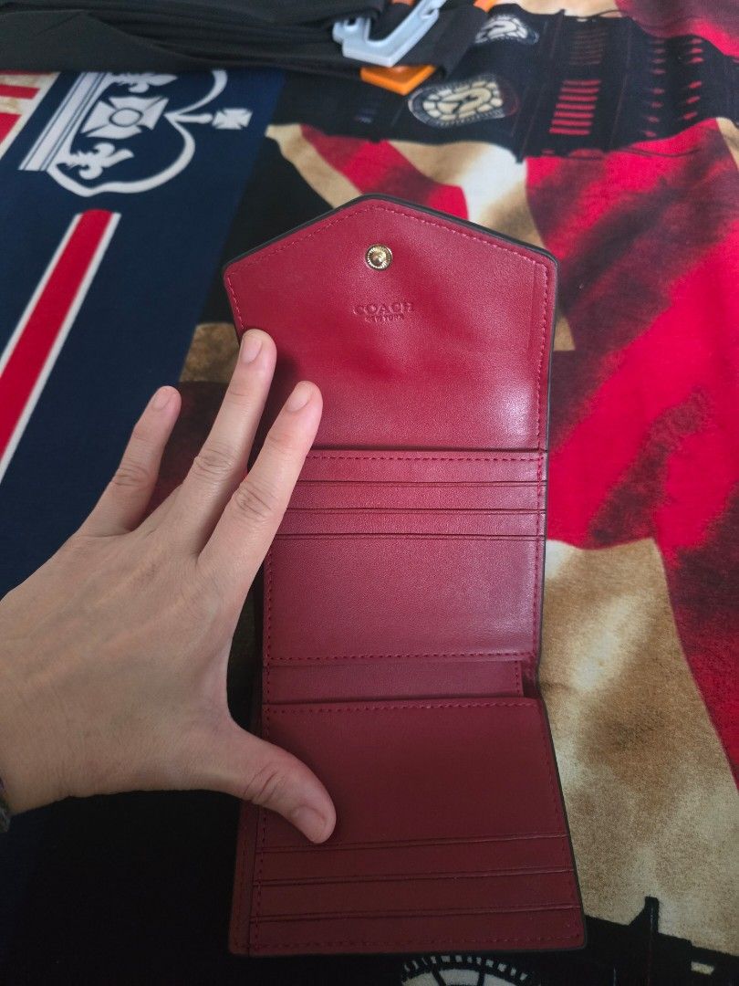 COACH Wallet (Category: Luxury Bags & Wallets) located in Quezon City. Submitted by thegoodsplanetmnl (Listing ID 1462101935, Image 2). Description: .