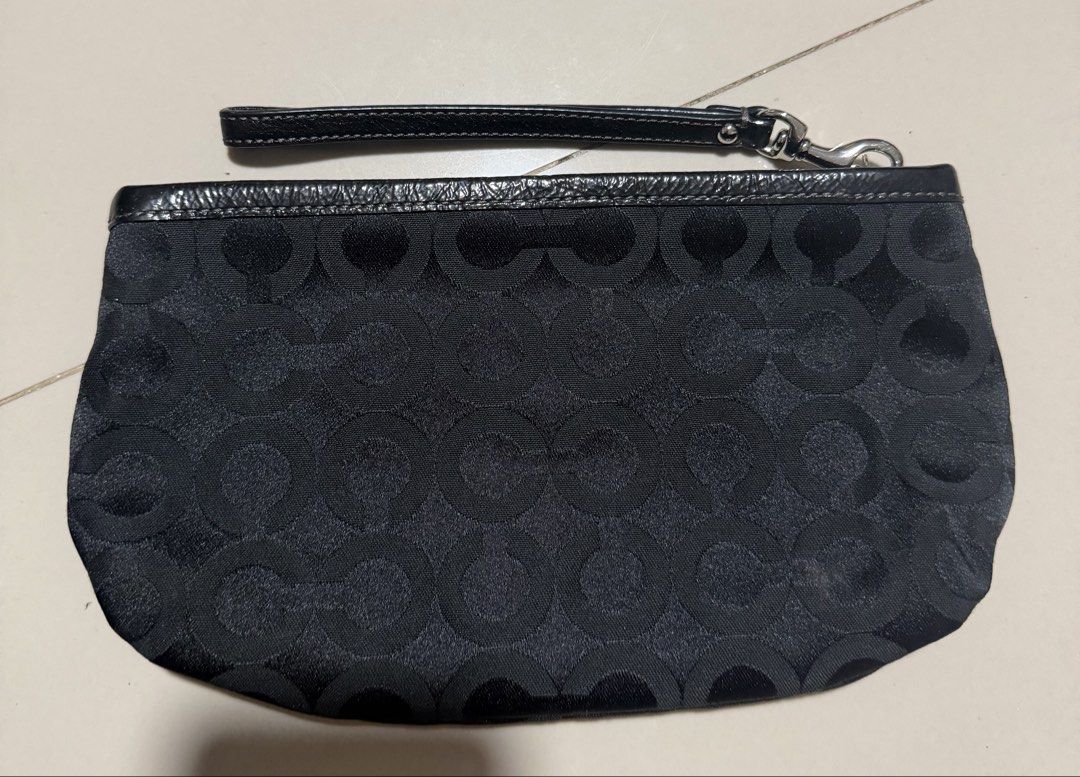 coach wristlet (Category: Clutches) located in Quezon City. Submitted by mariamaharba7798 (Listing ID 1462104800, Image 2). Description: .