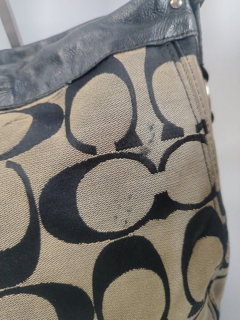 Coach Zoe handbag (Category: Shoulder Bags) located in San Carlos. Submitted by fashiondesancarlos05 (Listing ID 1462092797, Image 3). Description: Needs cleaning Needs restoration.