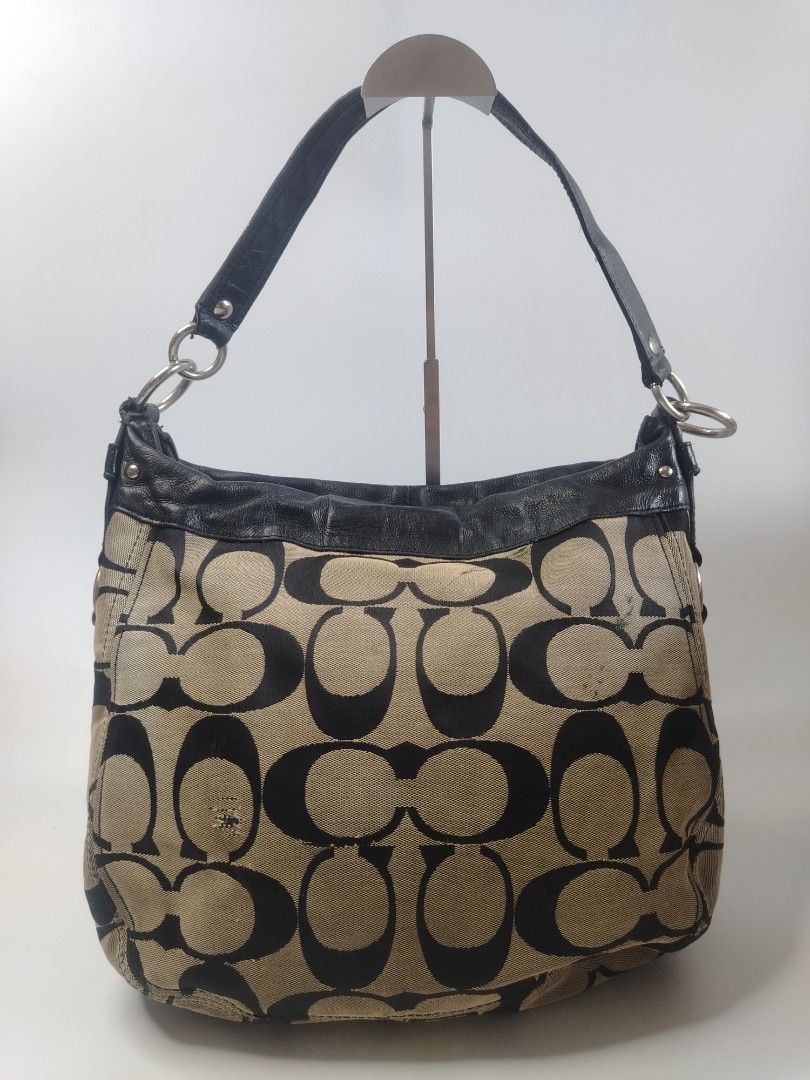 Coach Zoe handbag (Category: Shoulder Bags) located in San Carlos. Submitted by fashiondesancarlos05 (Listing ID 1462092797, Image 2). Description: Needs cleaning Needs restoration.