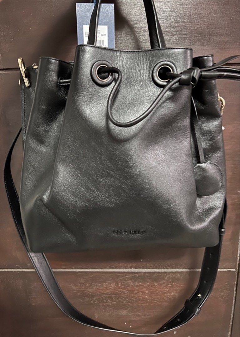 Cole Haan Grand Series (Category: Cross-body Bags) located in San Juan City. Submitted by sundayshorty (Listing ID 1462237742, Image 2). Description: Brand new with dust bag Loc : San Juan City.