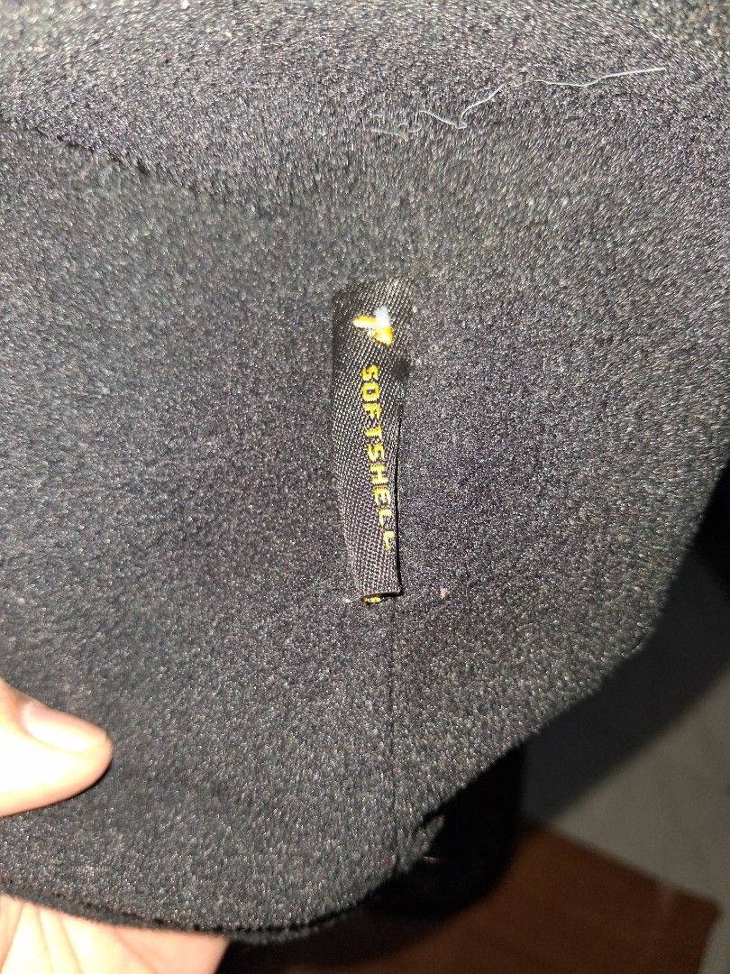 Columbia Jacket (Category: Activewear) located in Manila. Submitted by youngmetro323 (Listing ID 1462150922, Image 3). Description: .