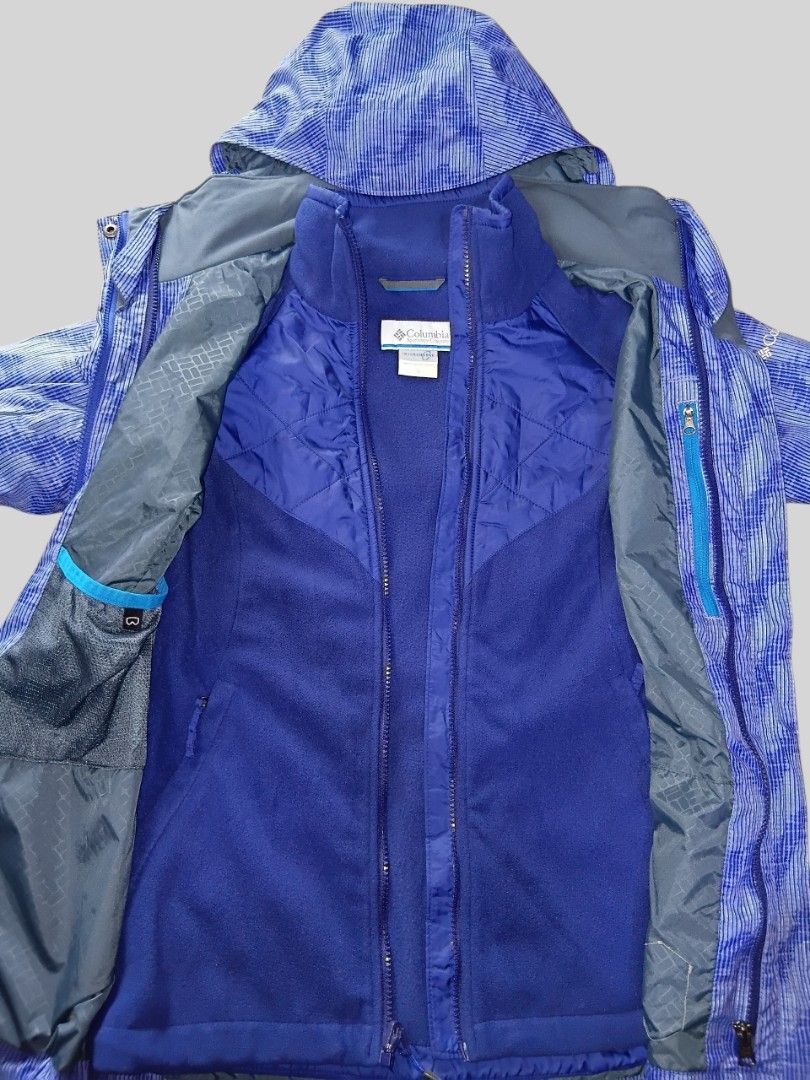 Columbia Omni tech waterproof breathable (Category: Coats, Jackets and Outerwear) located in Malasiqui. Submitted by v.hype (Listing ID 1462045096, Image 2). Description: Columbia Omni tech waterproof breathable size: small on tag dimension: 19w 26L excellent condition no issue price : 1500 pesos + ship.