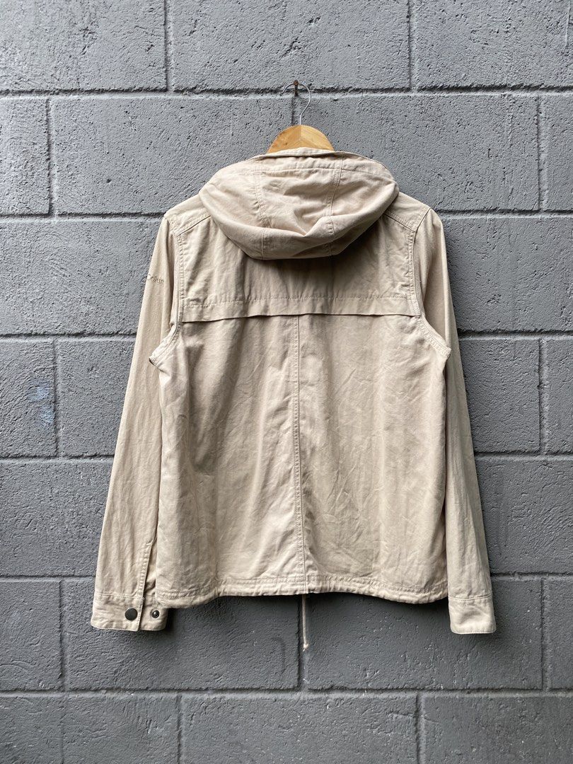 Columbia Utility Hooded Jacket (Category: Coats, Jackets and Outerwear) located in Manila. Submitted by zefrylle_co (Listing ID 1462077812, Image 2). Description: - Excellent condition - No issue - Ready to wear - Best fit Medium Measurement: 22x26 (M-L) DM to purchase! .